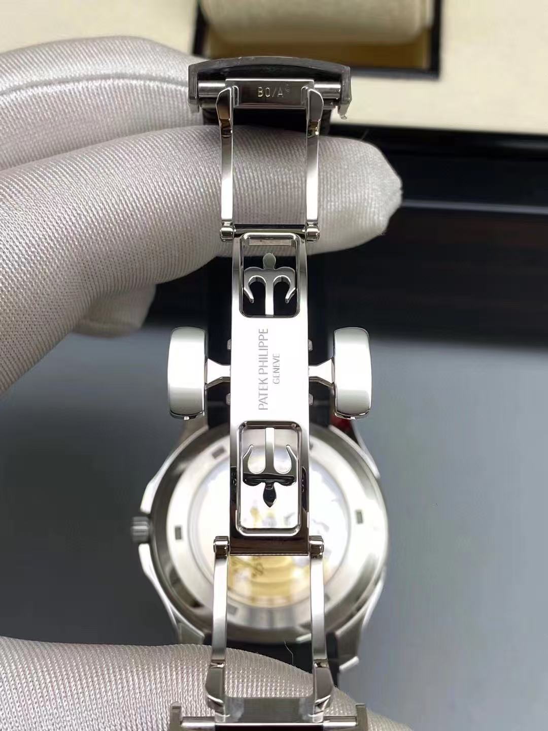 Rubber mechanical watch