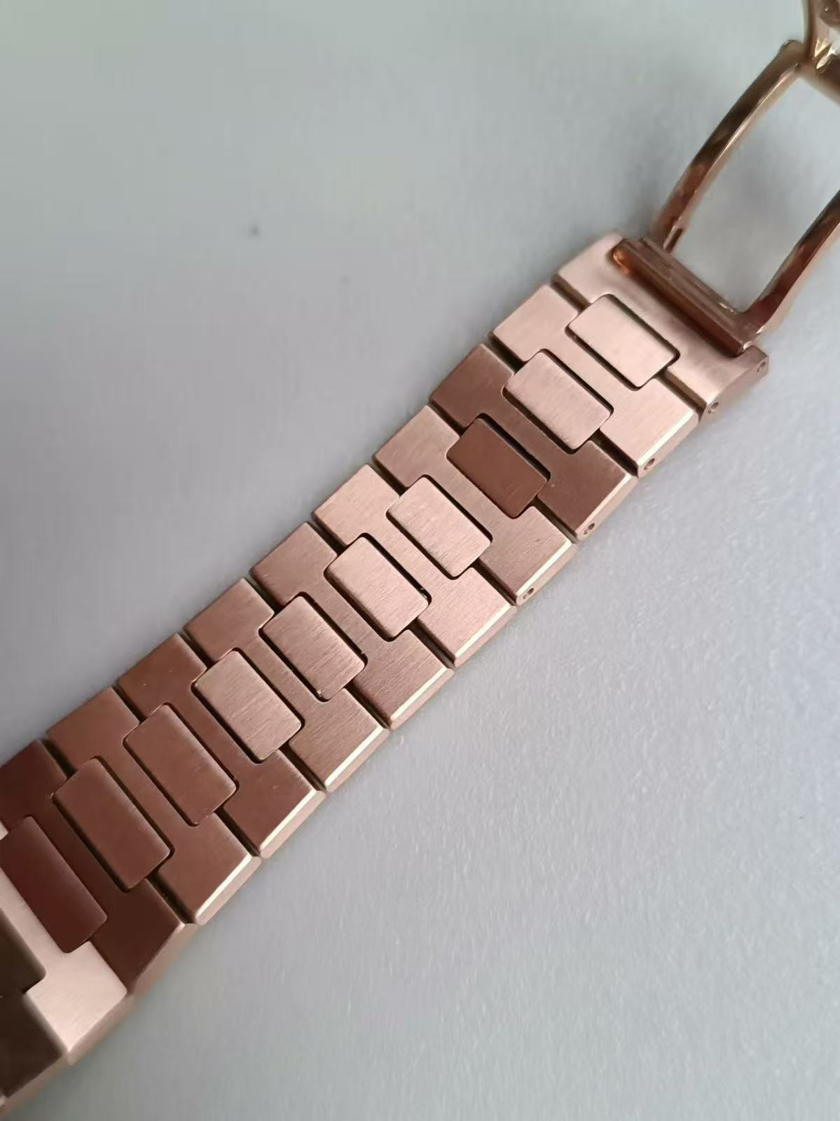 Rose Gold 5712