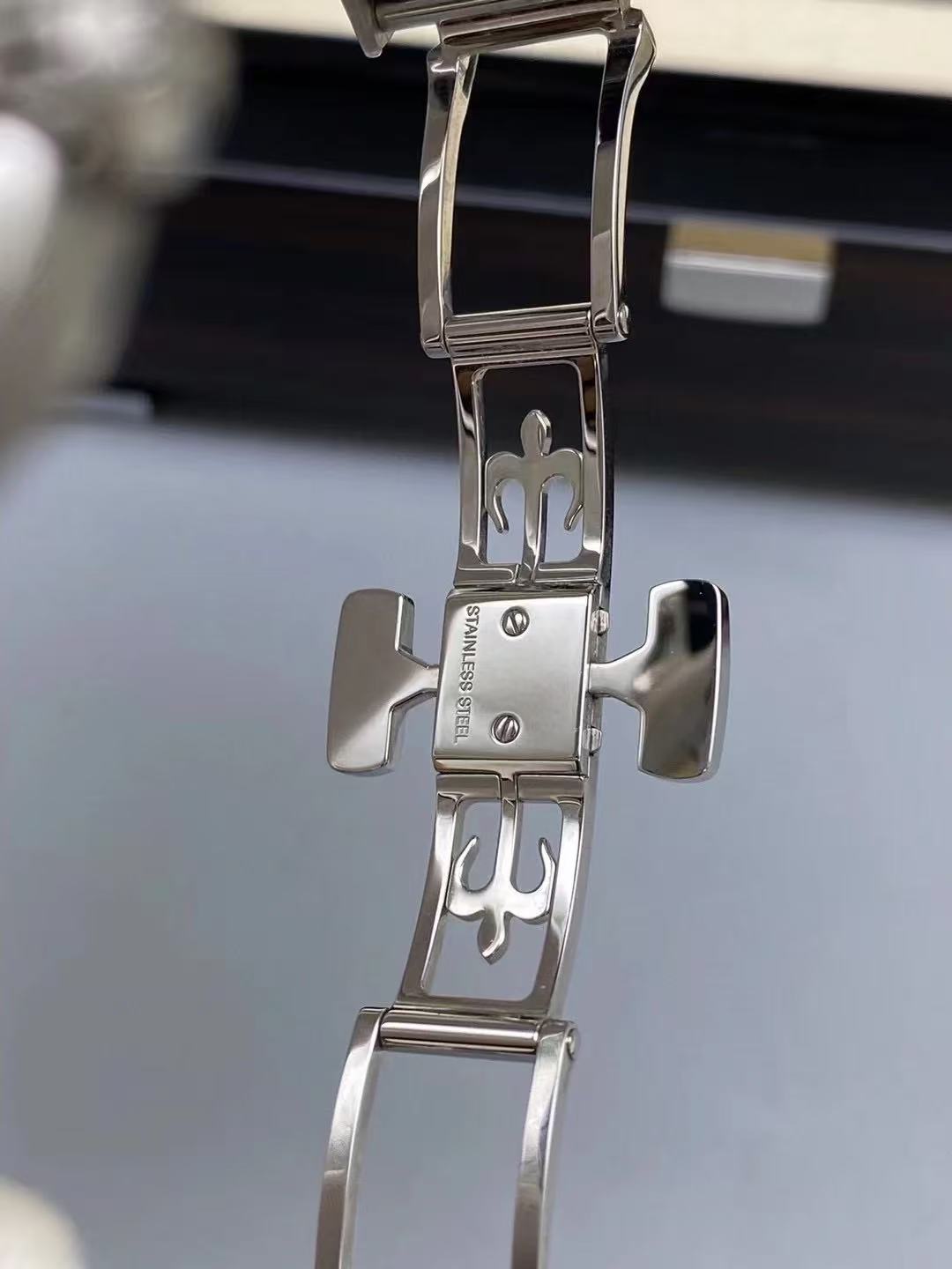 Rubber mechanical watch