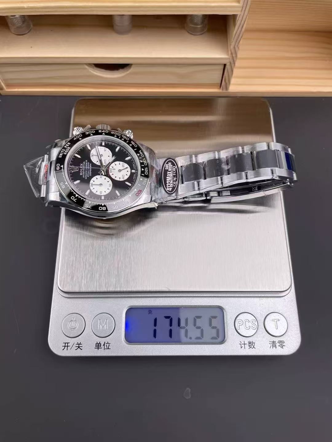 Le Mans 4132 mechanical watch