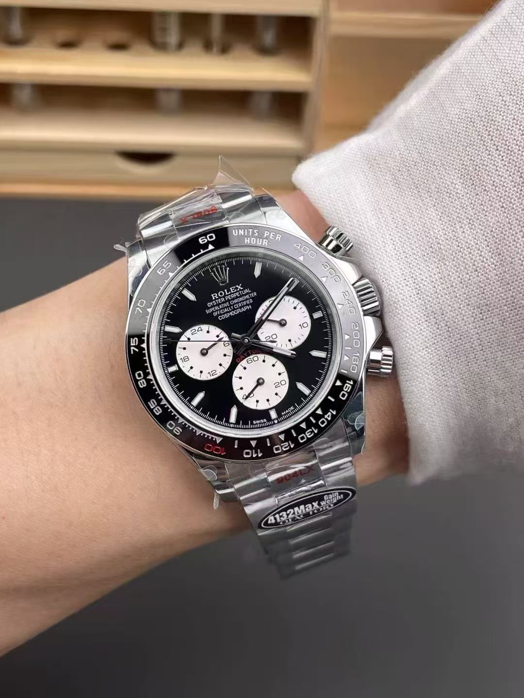 Le Mans 4132 mechanical watch