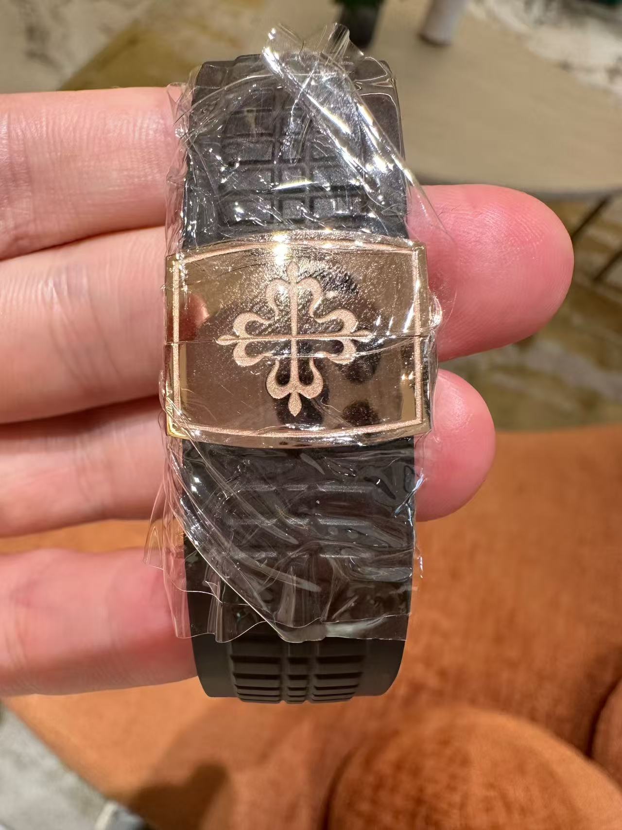 Rubber mechanical watch