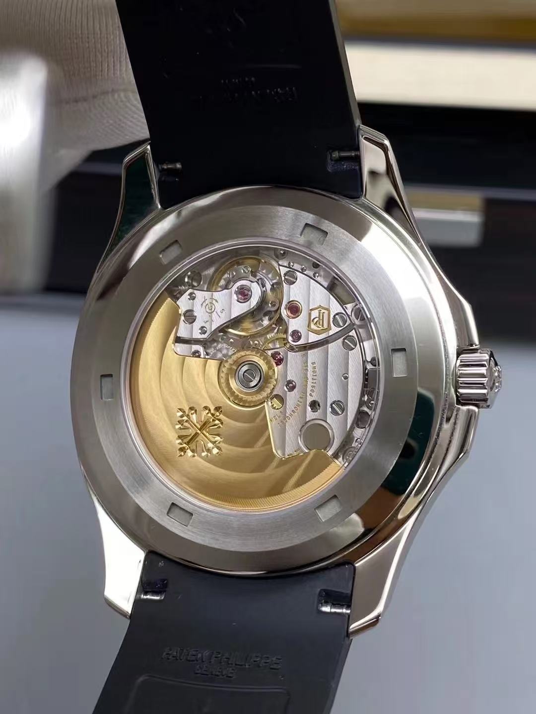 Rubber mechanical watch