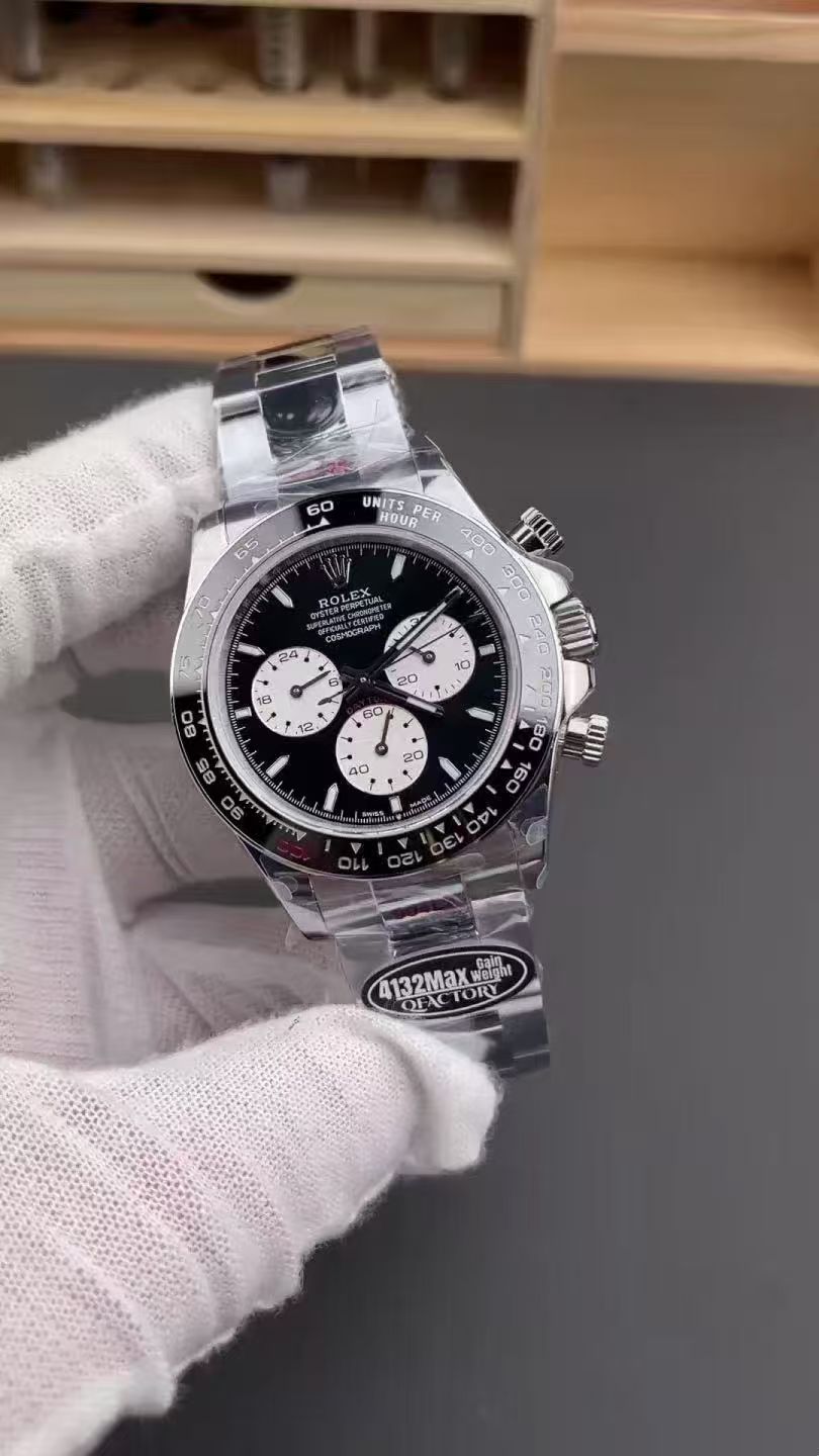 Le Mans 4132 mechanical watch