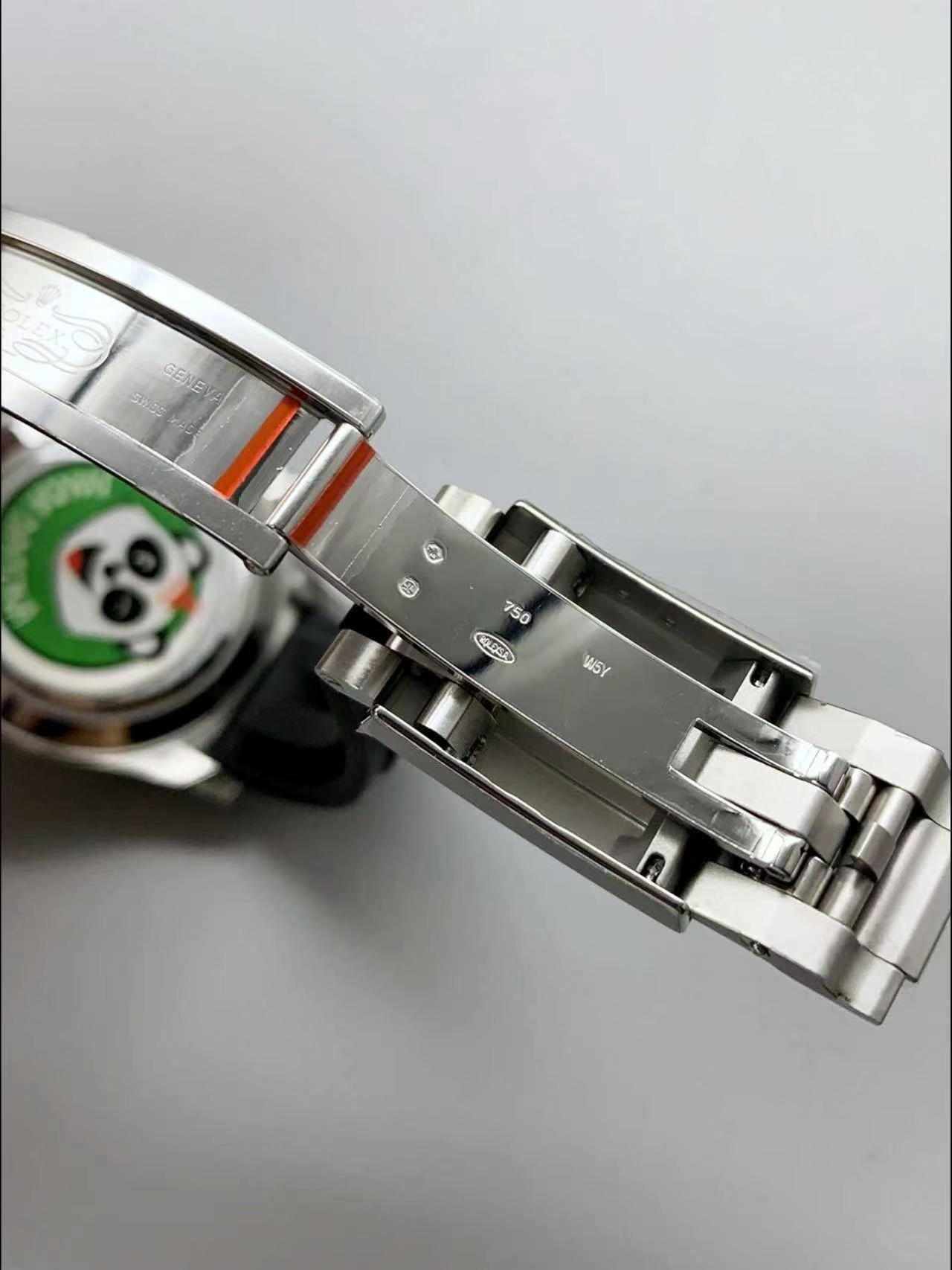 Rubber mechanical watch